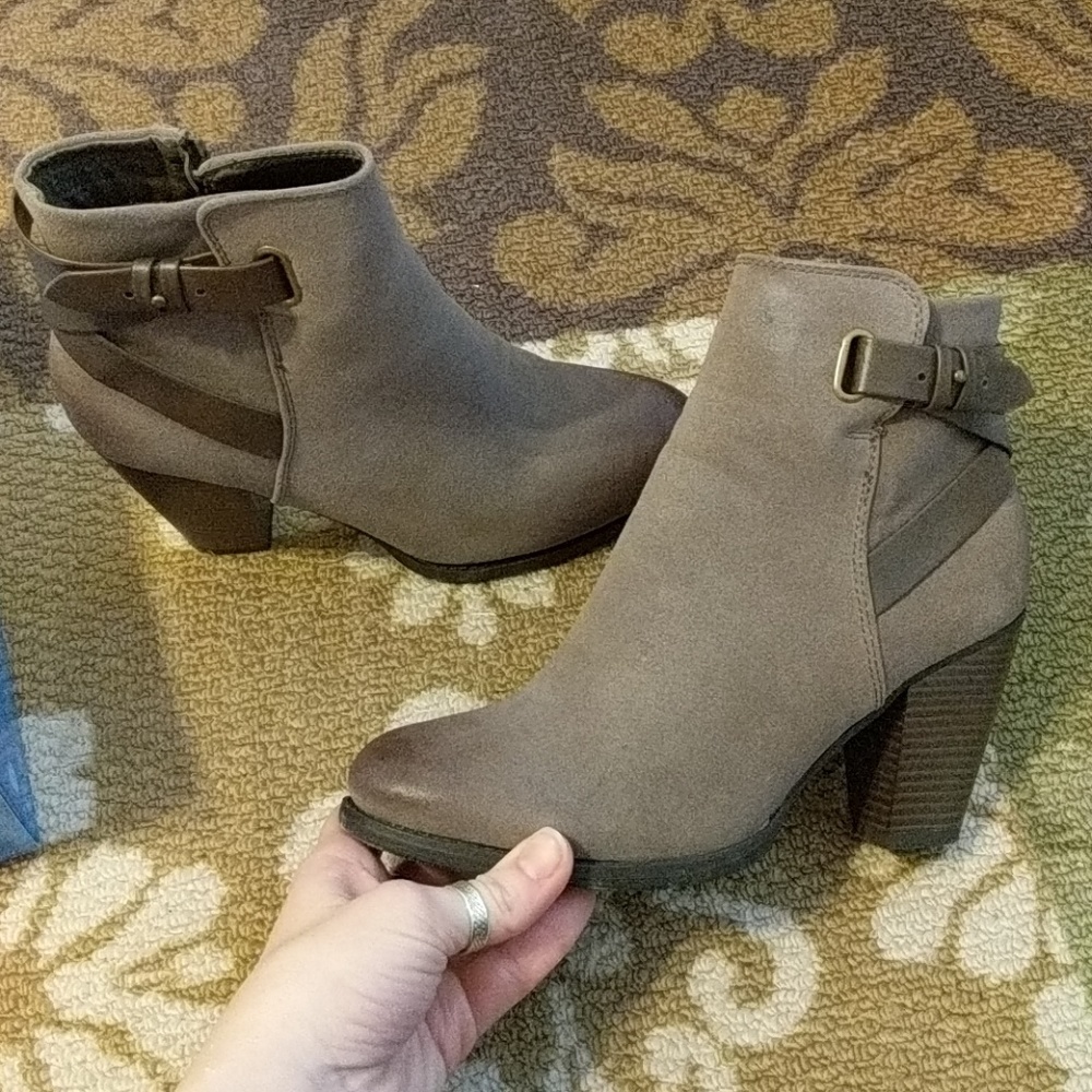 Heeled booties
